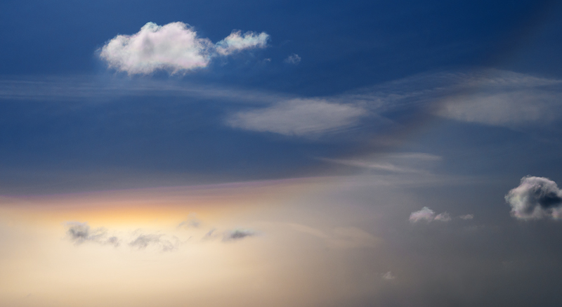 Illustration for article titled These Otherworldly Halos Turn Our Sun Into The Eye Of Sauron